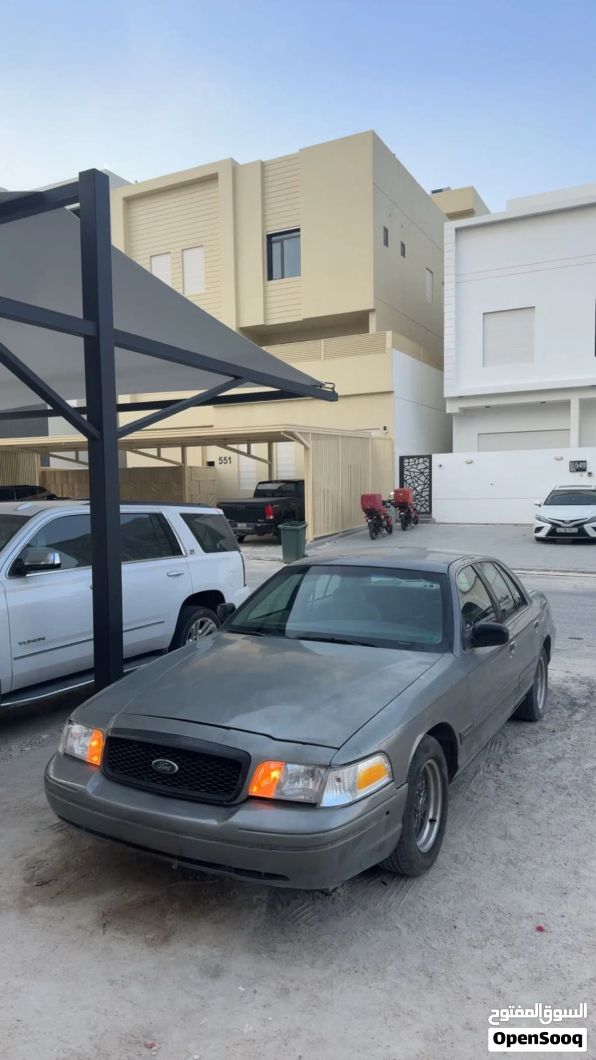 فورد كراون فيكتوريا 2000