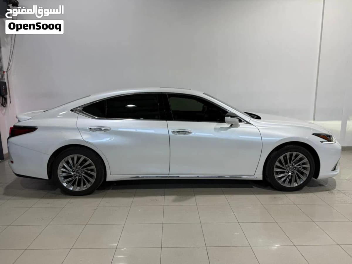 Lexus ES 2025